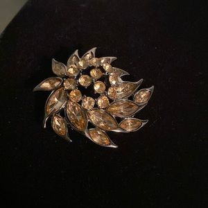 Vintage rhinestone Brooch